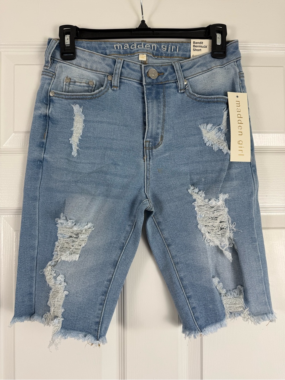 NWT Madden Girl Light Wash Stretchy Distressed Bermuda Shorts 28 - Picture 1 of 5